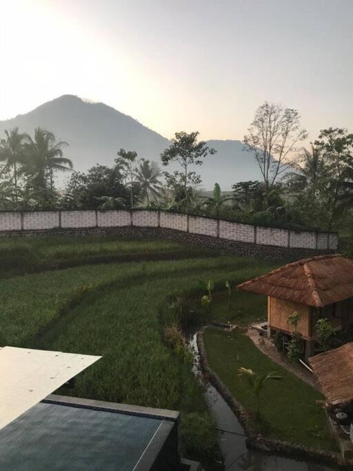 Villa As-Salam, Kadungora, Garut Exterior photo